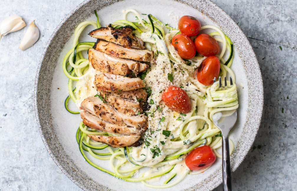 Keto Chicken Alfredo 🍗🧀🥦
